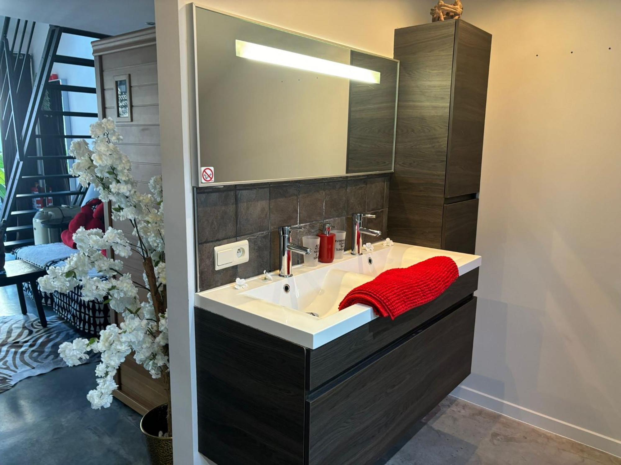 شقة Wellness Loft With Sauna, Jacuzzi, Roof Terrace & Amazing View أنتويرب المظهر الخارجي الصورة